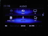 【オーディオソース】フルセグTV、CD/DVD再生など多様な機能でドライブが楽しめます。