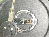 【キーレス】少し離れた場所からでもボタン一つでドアの開錠・施錠ができるのでとっても便利!ドアの鍵穴周りに傷をつけることもありません♪