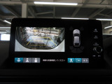 バックカメラの画像です。ガイドラインがスムースな車庫入れをサポートいたします。車庫入れの安心感がアップしますね。