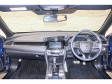 操作性に優れた運転席となります!小物入れや各ボタンの配置にこだわり、使いやすいです!座り心地もよく視認性も良好なのでロングドライブもお任せ下さい!