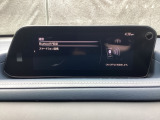 Apple Carplay・Android Auto対応!マツダ コネクト(コマンダーコントロール)でスマートフォンを操作して、通話、音楽を聴いたり、マップで目的地を調べることができます。