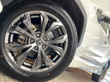 【純正18インチアルミホイール】外観にマッチした純正アルミホイールを装着しております。各種社外アルミホイールや、スタッドレスタイヤも取扱いしております。是非ご相談ください♪