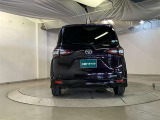 バックカメラが付いているので後方確認が非常にしやすいです。今や運転初心者も熟練者も必須装備!ついていて損はないですね♪