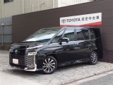 トヨタのミニバン「ヴォクシー」です。家族でワイワイと旅行や、アウトドアに、活躍してくれる1台です。
