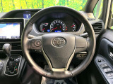 【純正革巻きステアリング】上質な革を使用することで、手にしっかり馴染みとても運転しやすいハンドルです♪