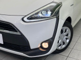 【LEDヘッドライト】悪天候や夜間走行時も良好な視界を確保し安心して運転できる高輝度LEDヘッドライトを装備!点灯速度が早く、消費電力も抑えられています。