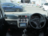 操作性に優れた運転席となります!小物入れや各ボタンの配置にこだわり、使いやすいです!座り心地もよく視認性も良好なのでロングドライブもお任せ下さい!