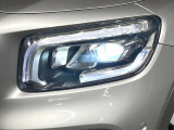●LEDヘッドライト:夜間走行時も良好な視界を確保し安心して運転できる高輝度LEDヘッドライトを装備!点灯速度が早く、消費電力も抑えられています。