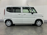 後席両側スライドドア☆開け閉めの際に隣の車や壁にぶつける心配もありません。