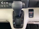 発進時から滑らかに加速する無段階変速のCVTはストップ&ゴーの多い街の中も快適です