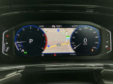 運転中も見やすいメーター内ナビ表示をご確認ください。