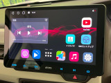 【ディスプレイオーディオ】お手持ちのスマートフォンとの連携で、ナビや音楽再生など各種アプリを使用可能。スマホに近い感覚でお使いいただけます♪