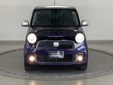 とっても明るいディスチャージヘッドライト(HID)です。 また、フォグライトもついています!