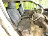 運転席シート廻りは使用感も少なく、良好な状態となっています。丁寧に使われていたことがよくわかりますね。