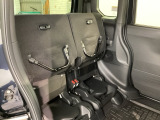 座面を跳ね上げるチップアップ機能付き☆高さのあるお荷物も積むのにとても便利です♪