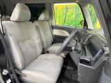 運転席シート廻りは使用感も少なく、良好な状態となっています。前オーナー様が丁寧に使っていたことがよくわかりますね。