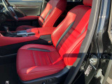 【レザーシート】メーカーオプションのレザーシートを装備。快適にお乗り頂けます。