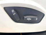 【メモリー機能付きパワーシート】ドライバーごとに設定したシート位置を記憶して、ボタン一つで切り替えできる便利な機能!運転する方が複数名いらっしゃるご家庭におすすめです。