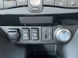 運転席・助手席・ハンドルにヒーターがついています。