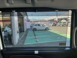 眩しい日差しも軽減してくれる、ロールサンシェードが付いてます。