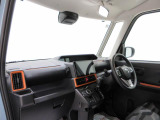 ダイハツのお店では、ダイハツ車を知り尽くしたプロフェッショナルが、専用の診断機器を使って各システムを点検しております。