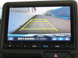 リアワイドカメラシステム!従来の視野に加えて、後方側方を約180&deg;まで見えるワイドビューと、後方を真上から見たような視野で駐車時などに便利なトップダウンビューの3つの視野があります!