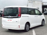 明るく広々、落ち着いた店内では、中古車のご検討・ご購入のほか、携帯電話(au)の購入等、様々なご相談に幅広く応えていきます♪