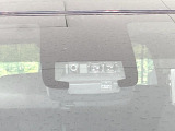 【トヨタセーフティセンス】走行中に前方の車両等を認識し、衝突しそうな時は警報とブレーキで衝突回避と被害軽減をアシスト。より安全にドライブをお楽しみいただけます。