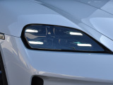 ティンテッド HD マトリックス LED ヘッドライト(グレイシャー アイスブルーの4ポイント LED デイタイム ランニングライト付き)