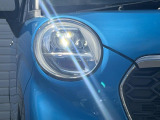 【LEDヘッドライト】悪天候や夜間走行時も良好な視界を確保し安心して運転できる高輝度LEDヘッドライトを装備!点灯速度が早く、消費電力も抑えられています。