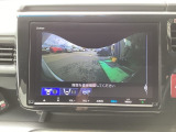 フロントカメラ装備です。運転席から見づらいバンパー下部を映します。