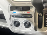 寒い冬も暑い夏も全席に快適な空調を届けてくれる、ダイヤル式エアコンを装備♪