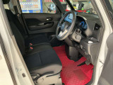 運転席まわりは、使用感も少なく良好な状態です。
