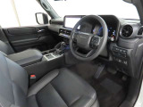 シンプルで使いやすいデザインの運転席です。