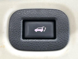 【パワーバックドア】スマートキーや運転席のボタンを押すだけでリアゲートが自動で開閉します!荷物を持っている時や、高い位置にあるバックドアを閉める際に便利な機能です♪