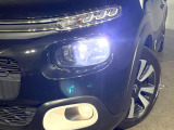 ●LEDヘッドライト:夜間走行時も良好な視界を確保し安心して運転できる高輝度LEDヘッドライトを装備!点灯速度が早く、消費電力も抑えられています。