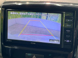 【バックカメラ】駐車時に後方がリアルタイム映像で確認できます。大型商業施設や立体駐車場での駐車時や、夜間のバック時に大活躍!運転スキルに関わらず、今や必須となった装備のひとつです!