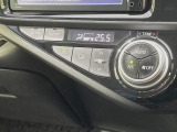 【オートエアコン】一度お好みの温度に設定すれば、車内の温度を検知し風量や温度を自動で調整。暑い&hellip;寒い&hellip;と何度もスイッチ操作をする必要はありません。快適な車内空間には必須の機能ですね♪