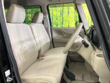 運転席シート廻りは使用感も少なく、良好な状態となっています。丁寧に使われていたことがよくわかりますね。