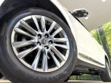 【純正18インチアルミホイール】外観にマッチした純正アルミホイールを装着しております。各種社外アルミホイールや、スタッドレスタイヤも取扱いしております。是非ご相談ください♪