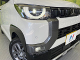 【LEDヘッドライト】悪天候や夜間走行時も良好な視界を確保し安心して運転できる高輝度LEDヘッドライトを装備!点灯速度が早く、消費電力も抑えられています。