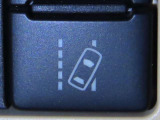 車線逸脱警報装置を装備しております。