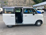 両側スライドドアなので、狭い駐車場でも乗り降りもラクラク♪