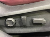 【メモリー機能付きパワーシート】ドライバーごとに設定したシート位置を記憶して、ボタン一つで切り替えできる便利な機能!運転する方が複数名いらっしゃるご家庭におすすめです♪