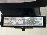 【インテリジェント ルームミラー】車両後方のカメラ映像をミラー面に映し出すので、車内の状況や、天候などに影響されずいつでもクリアな後方視界が得られます!