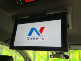 【後席モニター】家族や友人とお出かけする機会が多い方に大人気の後席モニターを装備!見やすい位置に画面がありテレビやDVDの視聴も快適!友達もお子様も、後席にしか乗らなくなるかも??
