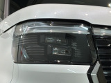 LEDヘッドライトは、点灯の瞬間から最大光量を発揮し、突然暗くなるトンネルなどでの安定感を高めます。