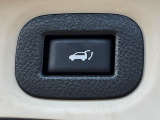 【パワーバックドア】スマートキーや運転席のボタンを押すだけでリアゲートが自動で開閉します!荷物を持っている時や、高い位置にあるバックドアを閉める際に便利な機能です♪