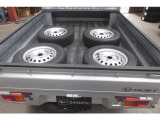 スタッドレスホイールセット4本新品付きになります。