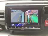 運転席から見えづらい、ドアミラー下部を映すサイドカメラです。